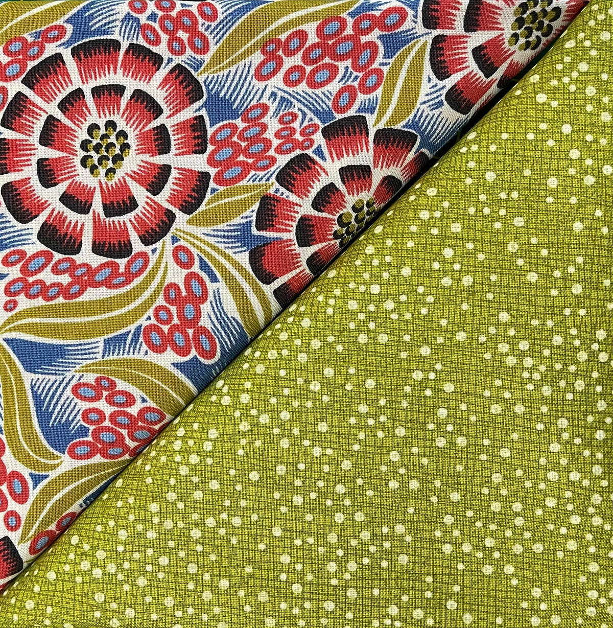Table runner: green dotted fabric with colorful floral print panel