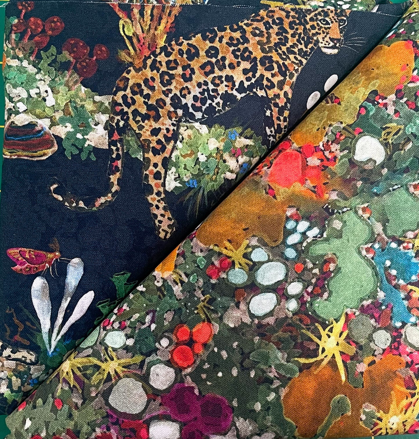 Table Runner Kit - Wild Wander Felidae Tree Nightshade with Lichen Bark