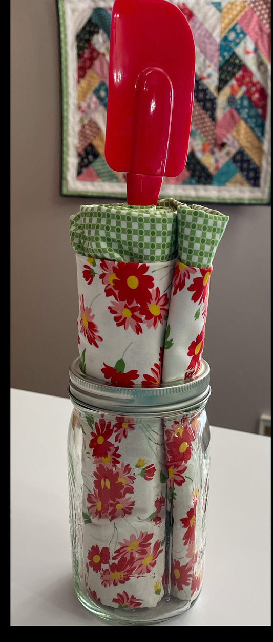 Busy Bea Bundle: Lined Apron in a Jar