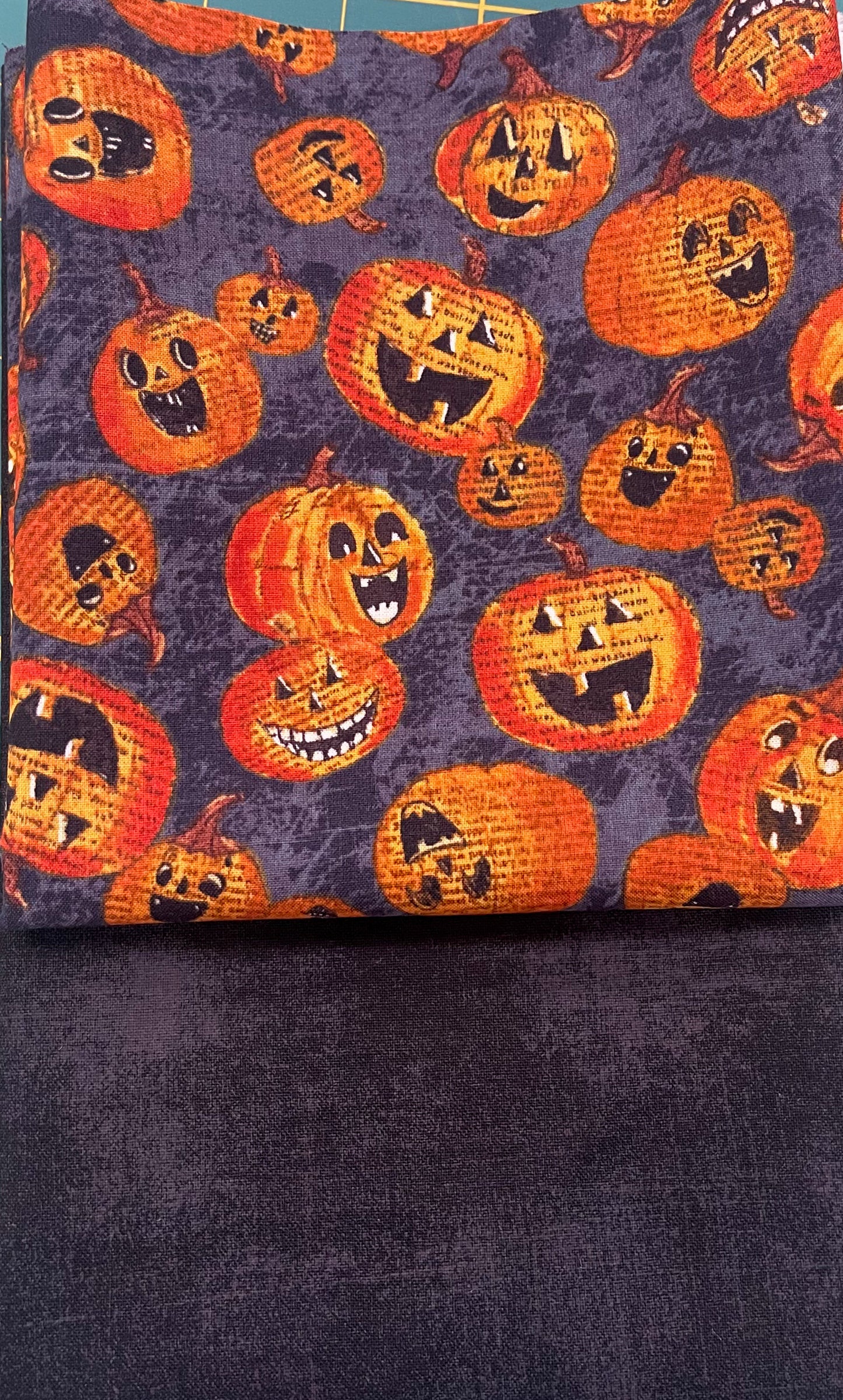 Table Runner Kit -  Halloween Pumpkins with Black Grunge